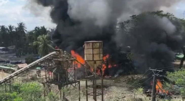 বাংলাদেশ সীমান্তঘেঁষা রাখাইনে ভয়াবহ বিমান হামলা, নিহত ৫০
