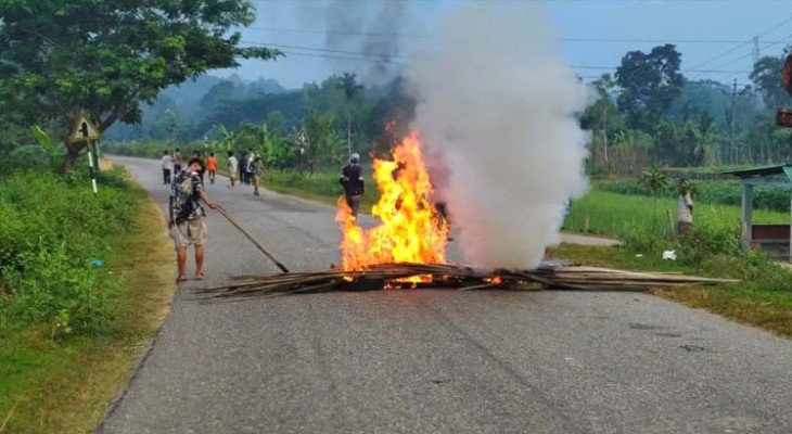 রাঙামাটি-খাগড়াছড়ি সড়কে অবরোধ, বন্ধ যান চলাচল; থমথমে সাজেকের পরিস্থিতি
