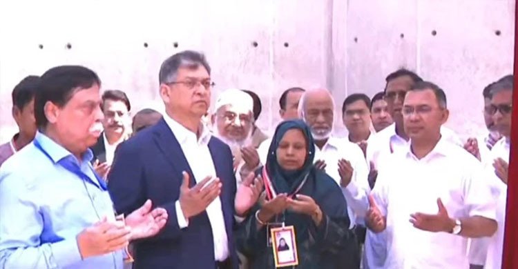 ওসমানী উদ্যানে ‘জুলাই স্মৃতিস্তম্ভ’ উদ্বোধন করলেন প্রধানমন্ত্রী তারেক রহমান