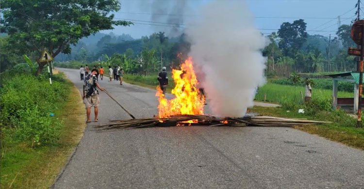 রাঙামাটি-খাগড়াছড়ি সড়কে অবরোধ, বন্ধ যান চলাচল; থমথমে সাজেকের পরিস্থিতি