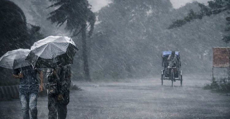 বঙ্গোপসাগরে ঘূর্ণিঝড়ের শঙ্কা, দেশের তিন বিভাগে বৃষ্টি-বজ্রবৃষ্টির পূর্বাভাস