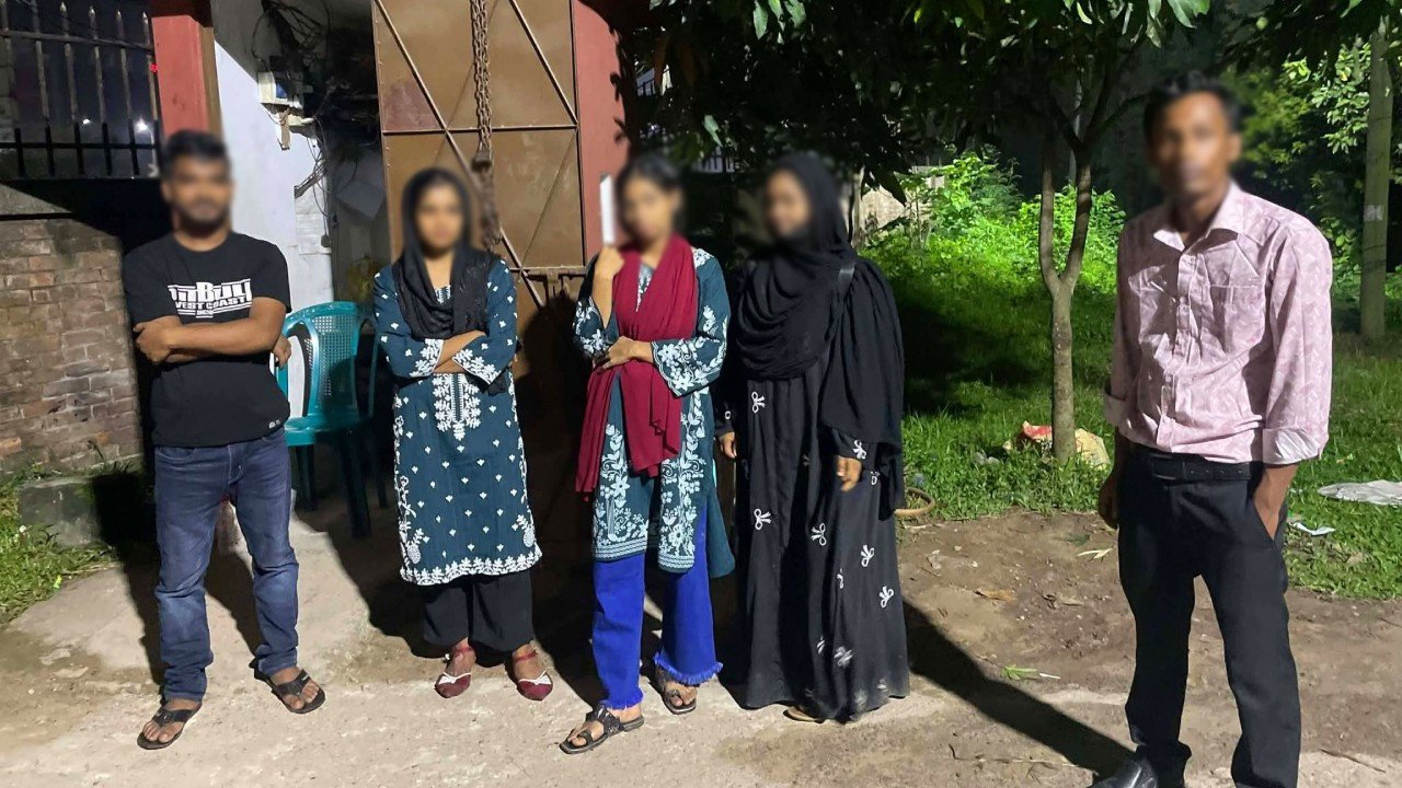 জাহাঙ্গীরনগর বিশ্ববিদ্যালয়ের জঙ্গল থেকে তিন নারীসহ আটক ৫