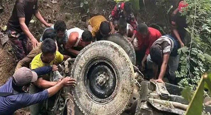 বান্দরবানে পর্যটকবাহী গাড়ি খাদে পড়ে নিহত ২