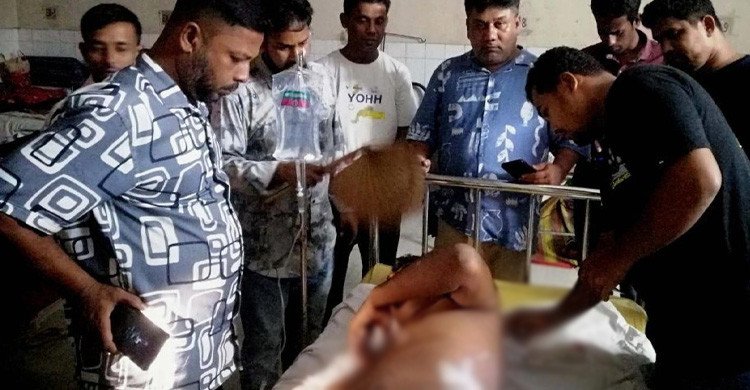ছাত্রদল নেতার শরীরে ফুটন্ত পানি ঢেলে ঝলসে দিল আ. লীগ নেতার ছেলে