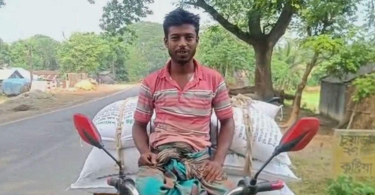 জীবননগর থানায় জব্দ ৯১২ বস্তা সার বিক্রিতে অনিয়মের অভিযোগ