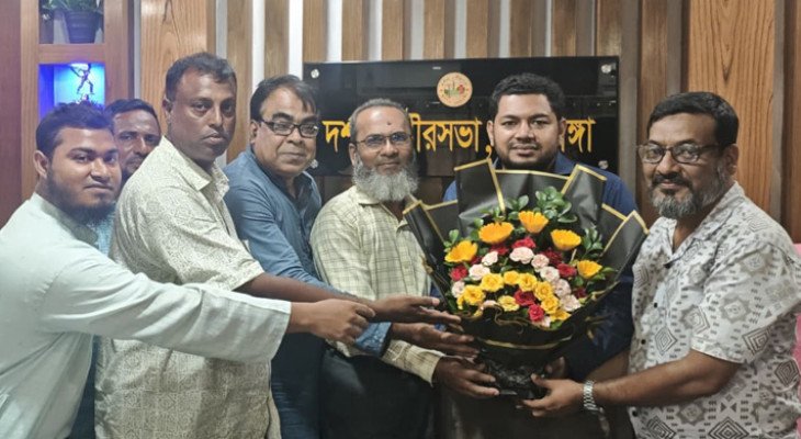 ​দর্শনা পৌর প্রশাসক শাহিন আলমকে অশ্রুসিক্ত বিদায় কর্মকর্তা-কর্মচারীদের