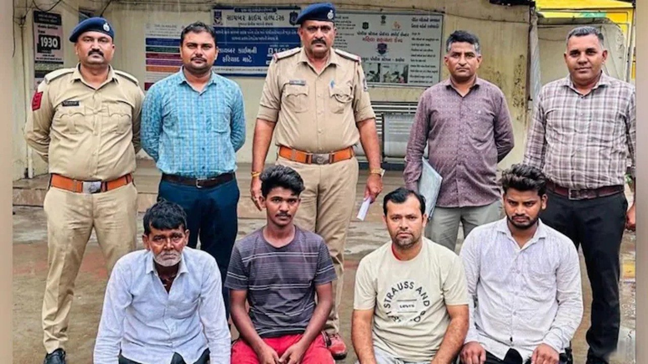 ভারতের গুজরাটে গরু জবাইয়ের দায়ে ৩ জনের যাবজ্জীবন কারাদণ্ড