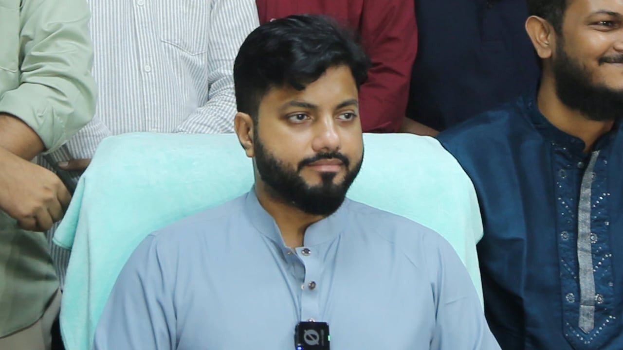 মন্ত্রিসভা থেকে ইশরাক হোসেনকে পদত্যাগের নির্দেশ প্রধানমন্ত্রীর