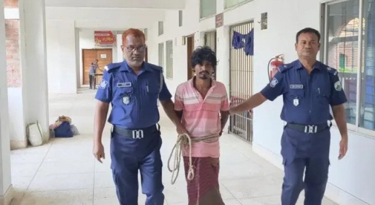 থানায় ঢুকে ৩ পুলিশকে বাটাম দিয়ে এলোপাতাড়ি আঘাত, যুবক গ্রেপ্তার