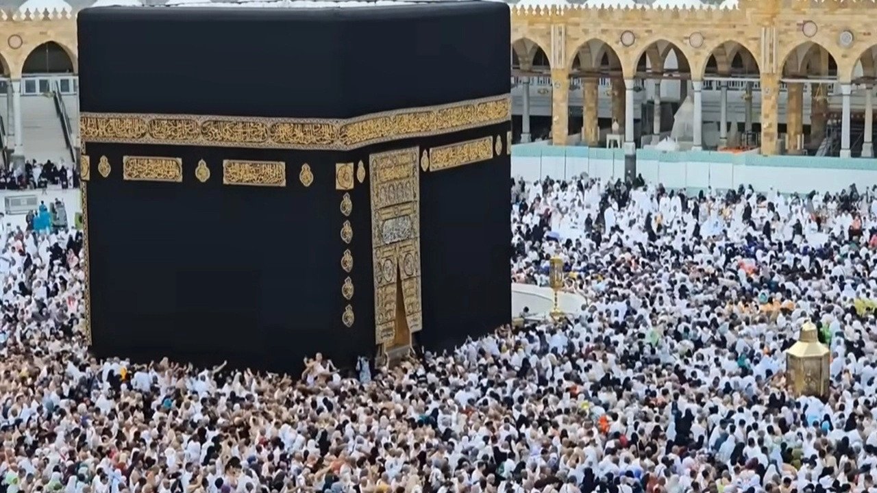 ওমরাহযাত্রীদের সুবিধায় সৌদি আরবের নতুন ডিজিটাল প্রযুক্তি