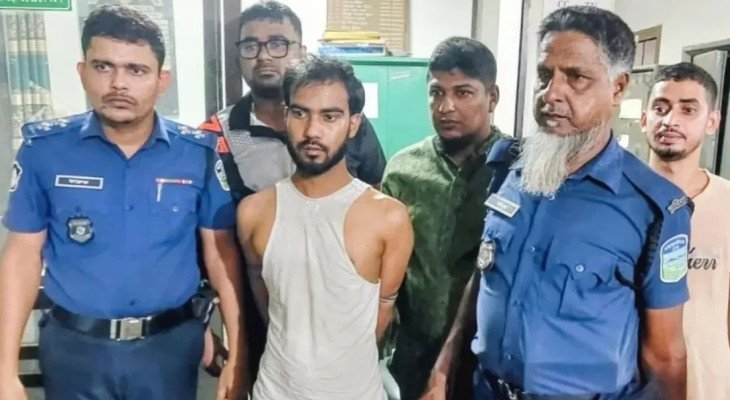 ঋণ না পেয়ে গভীর রাতে ব্যাংকে হানা, ভল্ট ভাঙতে গিয়ে ইলেকট্রিক মিস্ত্রি আটক