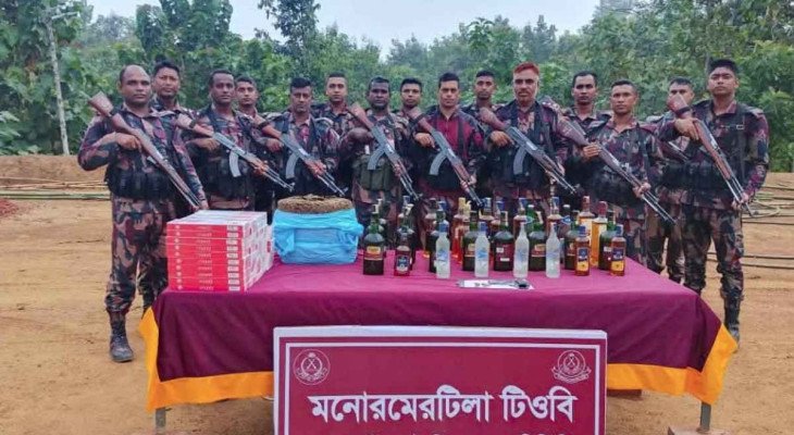 খাগড়াছড়িতে পরিত্যক্ত ৫ বস্তা থেকে অস্ত্র ও ভারতীয় মাদক উদ্ধার