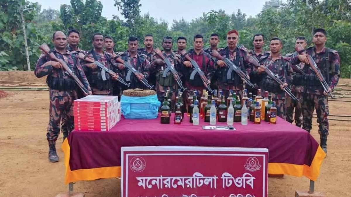 খাগড়াছড়িতে পরিত্যক্ত ৫ বস্তা থেকে অস্ত্র ও ভারতীয় মাদক উদ্ধার