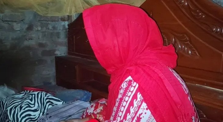লালমনিরহাটে বিয়ের দাবিতে স্কুলশিক্ষিকার অনশন, বাড়ি থেকে পালালেন সিভিল জজ