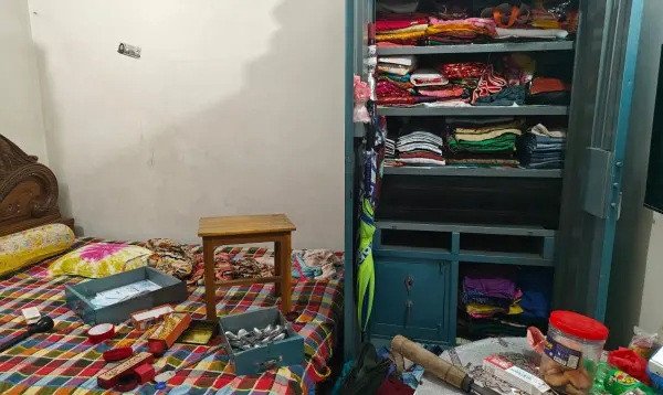 ছুটি শেষে বাসায় ফিরে দেখেন আলমারিতে নেই ৫০ লাখ টাকা, ৮ ভরি স্বর্ণালংকার
