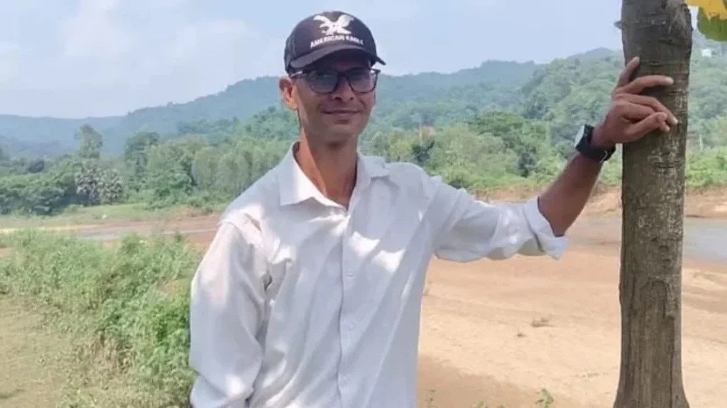 দোকানে বসে ছিলেন সাংবাদিক, মোটরসাইকেলে এসে প্রকাশ্যে গুলি করে হত্যা