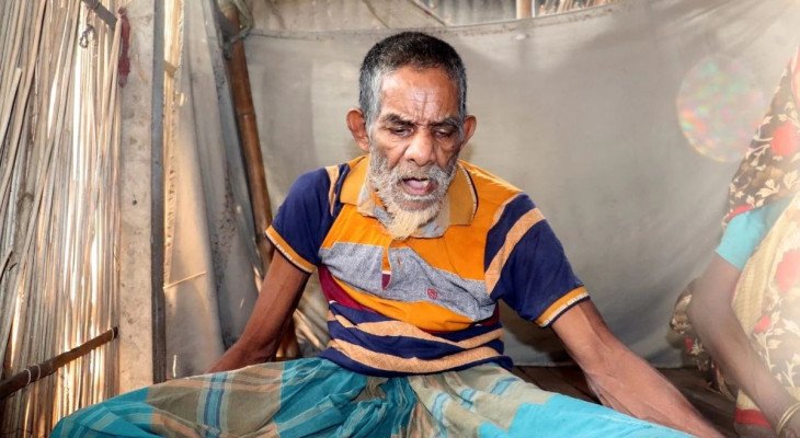 আওয়ামী লীগ পরিচয় পেলে ভিক্ষা নিতেন না বিএনপির ‘কট্টর সমর্থক’ মকবুল
