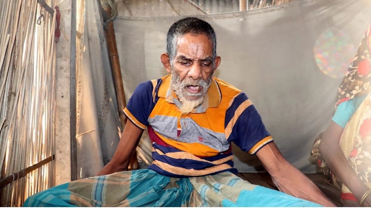 আওয়ামী লীগ পরিচয় পেলে ভিক্ষা নিতেন না বিএনপির ‘কট্টর সমর্থক’ মকবুল