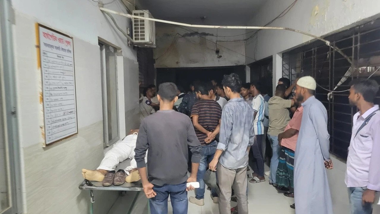 পাবনায় মুখোশধারীদের গুলিতে প্রাণ গেল নেতাসহ ২ জনের