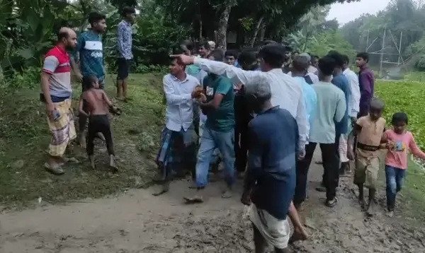পাবনায় বিলে মাছ ধরতে গিয়ে বজ্রপাতে একসঙ্গে ৬ জনের মৃত্যু