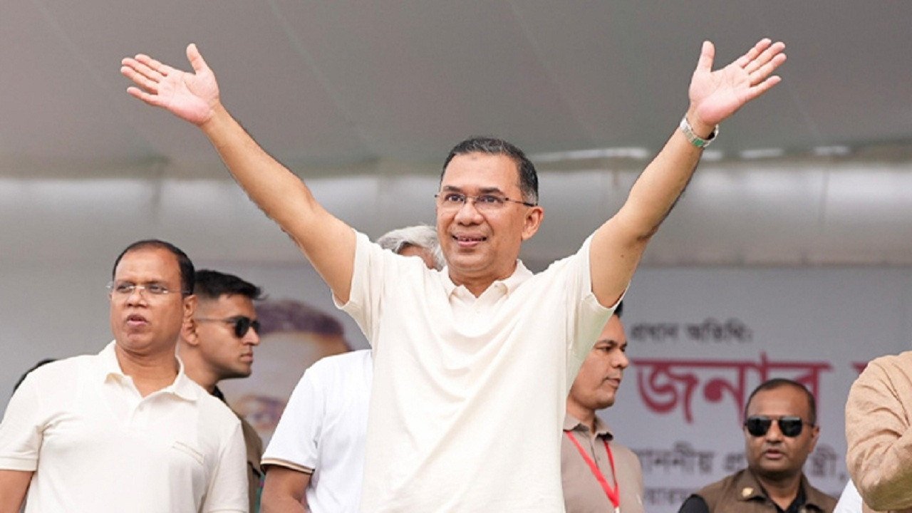 খুলনায় পৌঁছেছেন প্রধানমন্ত্রী তারেক রহমান