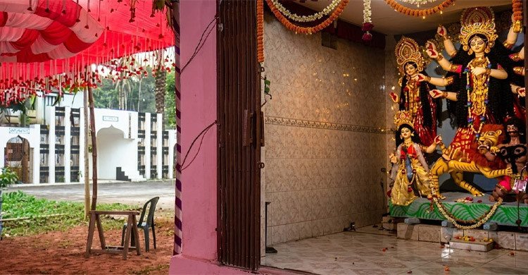 টাঙ্গাইলে একই উঠানে মসজিদ-মন্দির, ধর্মীয় সম্প্রীতির অনন্য উদাহরণ