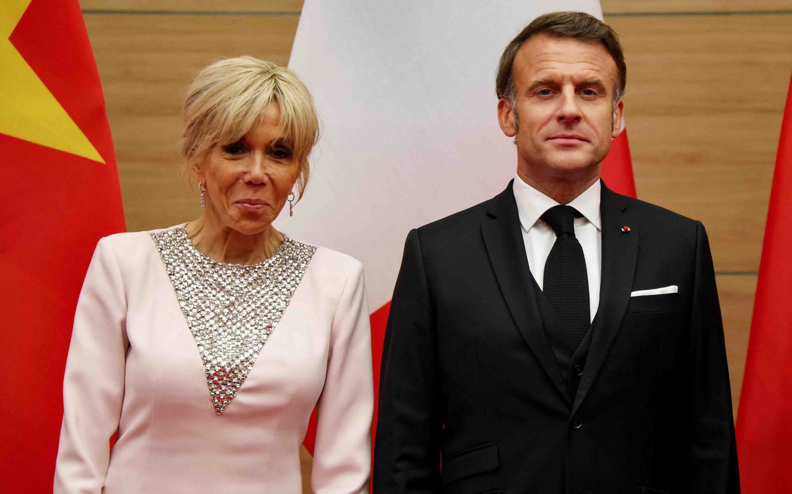 macron2_Dhakaprokash.jpg