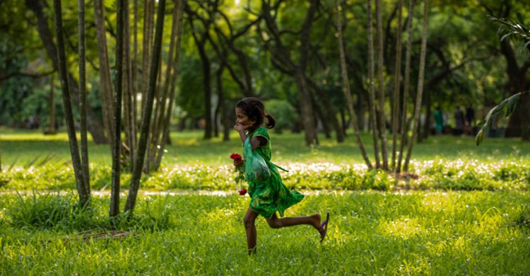 dhakaprokash-ramna park childern.jpg