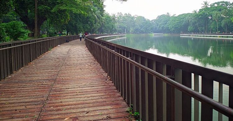 dhakaprokash-ramna park lake.jpg