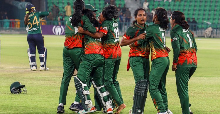 DHAKAPROKASH- bd women cricket team 1.jpg