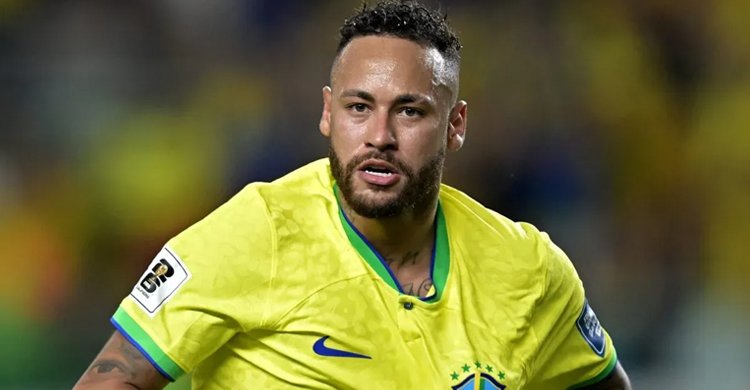 dhakaprokash-Neymar (L) of Brazil.jpg