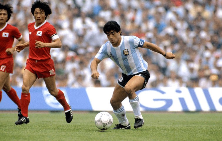 maradona3_Dhakaprokash.jpg