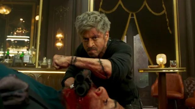 shah_rukh_khan2_Dhakaprokash.jpg
