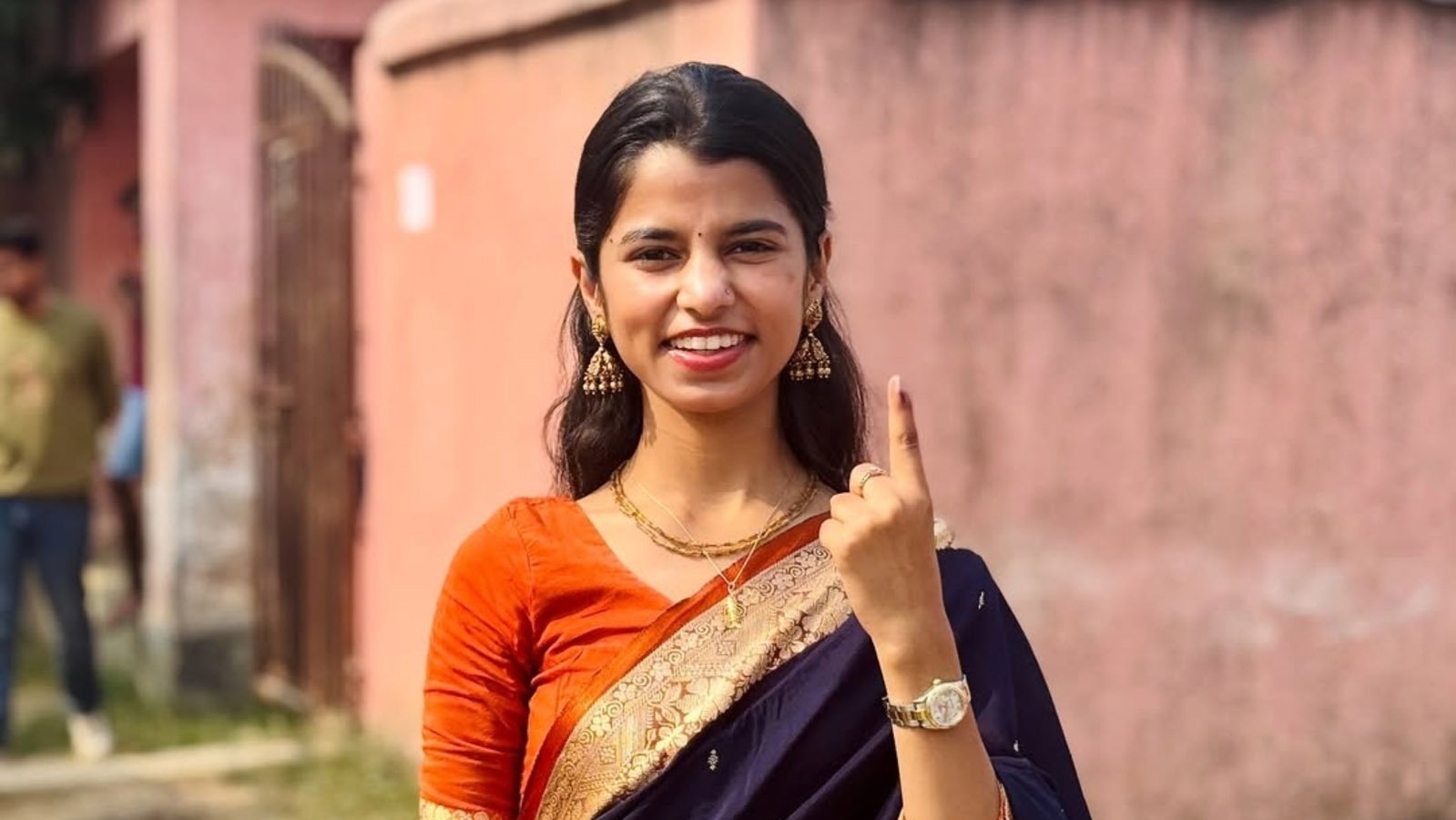 maithili_thakur1_Dhakaprokash.jpg