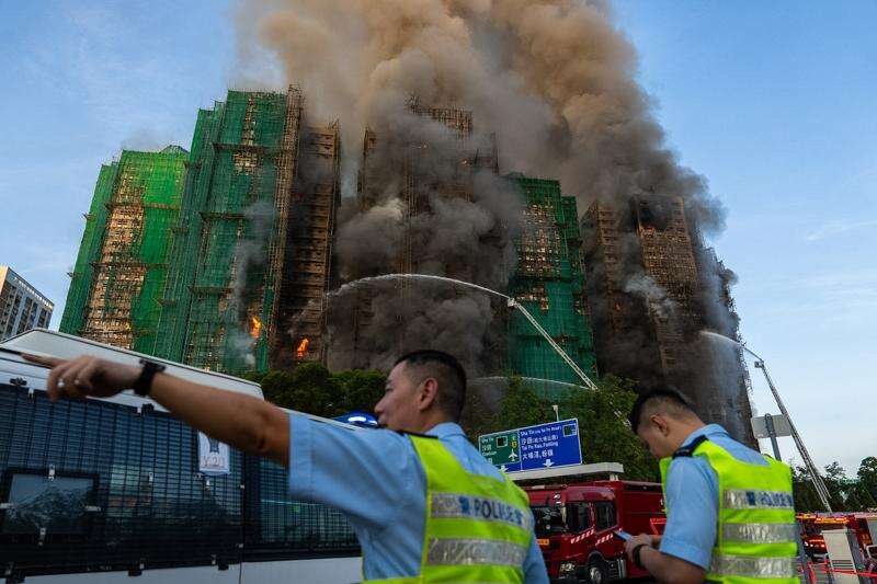 hongkong_fire1_Dhakaprokash.jpg